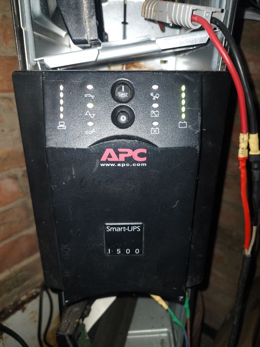 APC Smart-UPS 1500VA або  APC Smart-UPS 1000VA