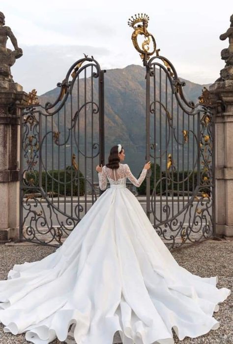 Весільна сукня для нареченої