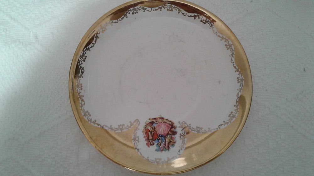 Conjunto de chávena e pires. Antiguidade.