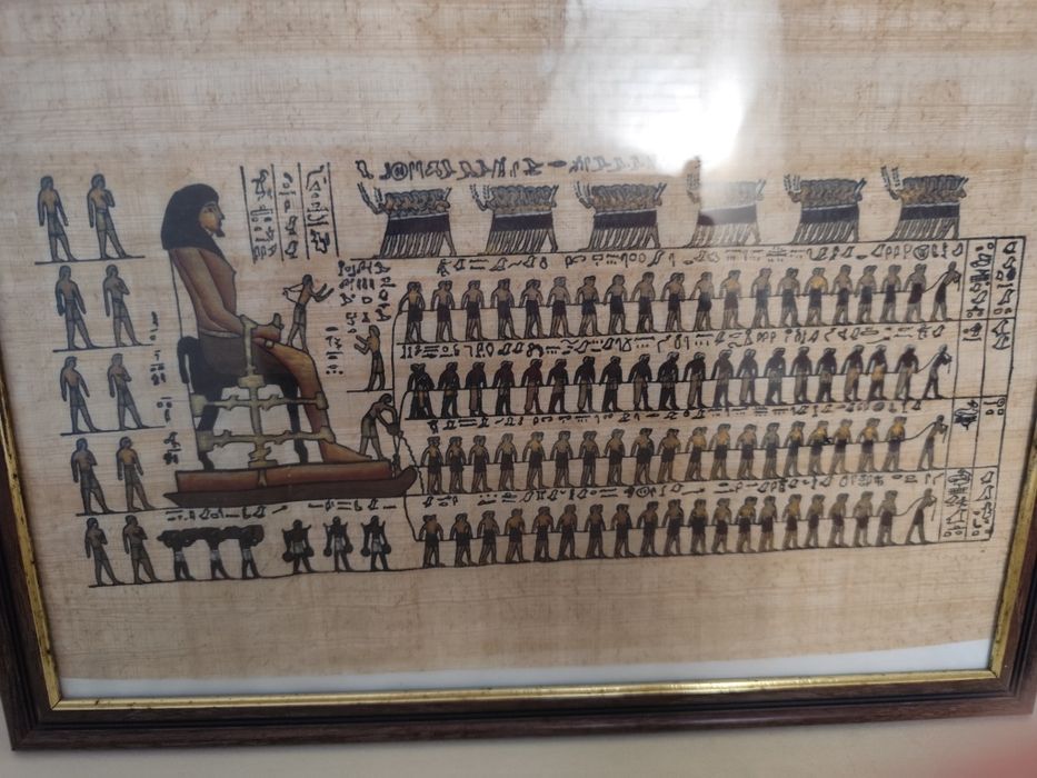 Картина в деревянной раме,папирус в раме