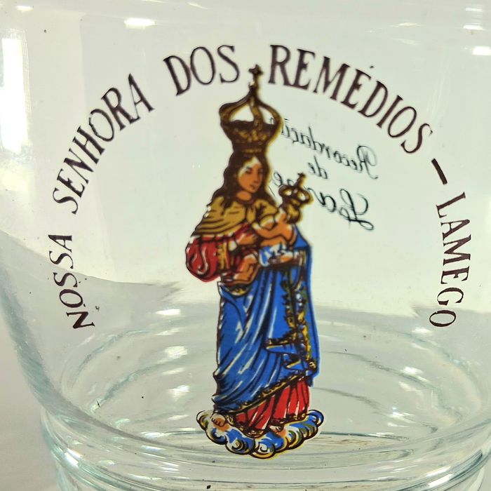 Caneca antiga em vidro