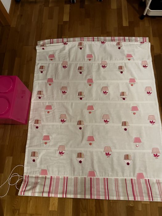 Cortina veneziana menina/cupcakes