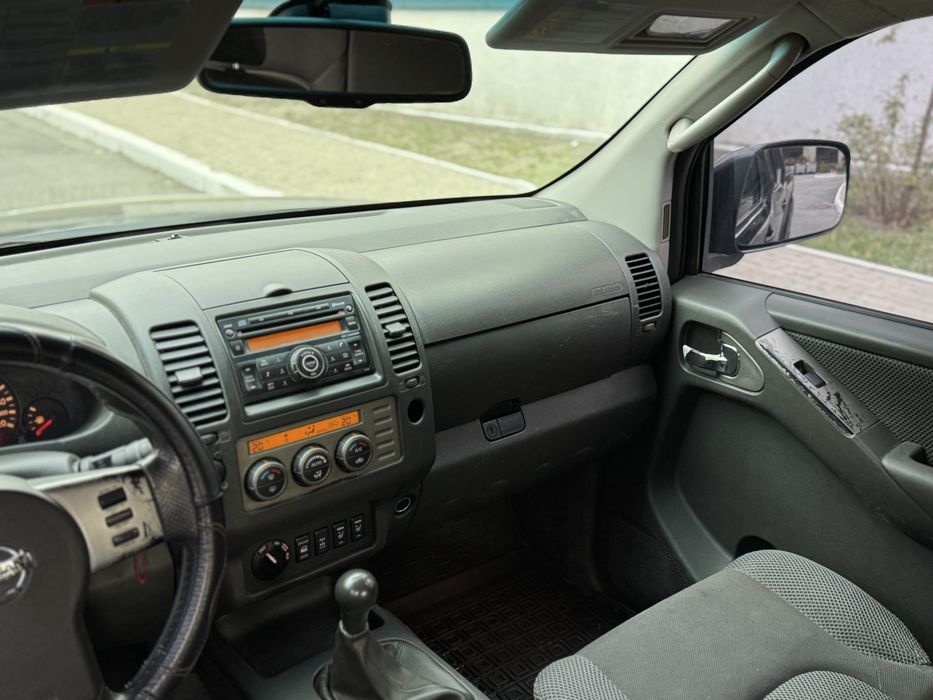 Продам Nissan NAVARA 2.5tdi 4x4 в Харькове!Левый руль Мех.