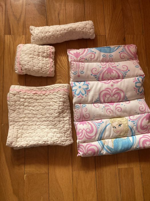 Cama de bonecas em madeira