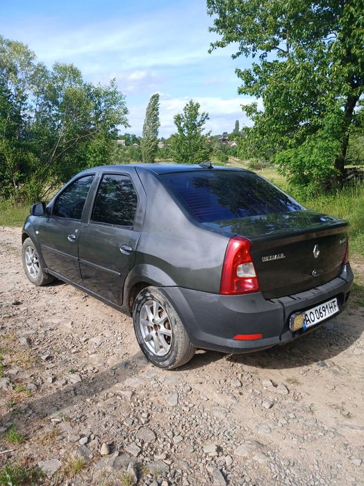 Рено логан 2011рік.