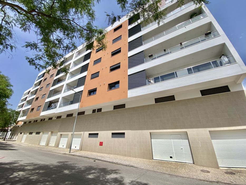 Apartamentos T3 novos, com varanda e parqueamento para 2 viaturas