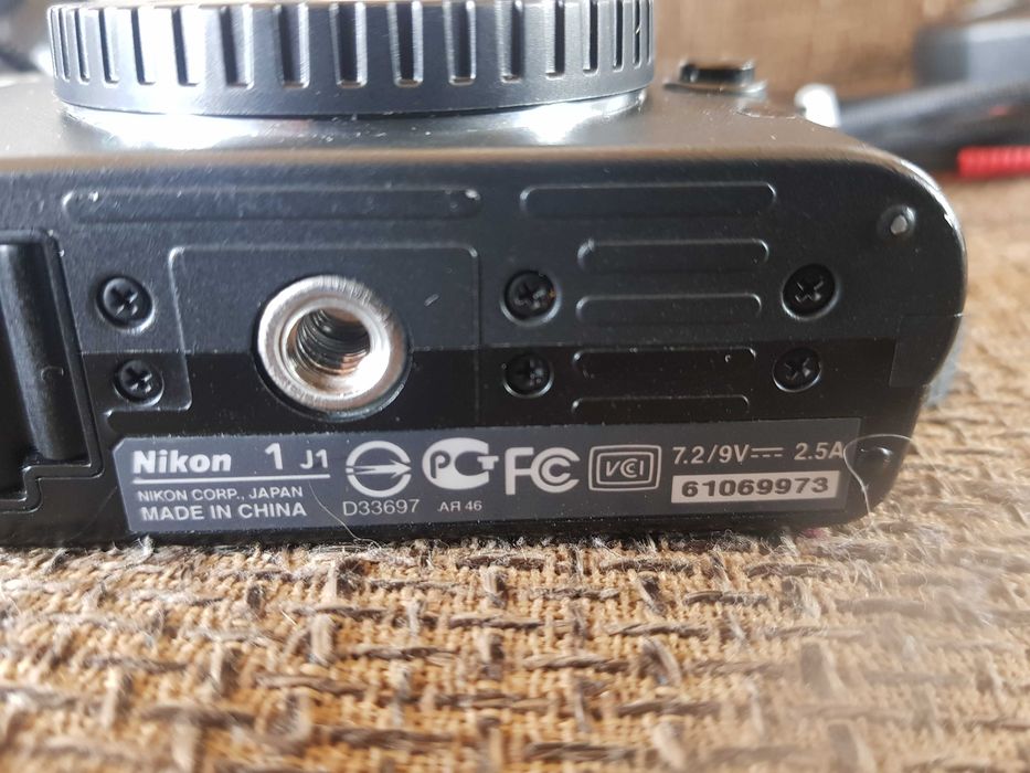 Nikon 1 J1 body - sprawny, bateria  ładowarka, pudełko.