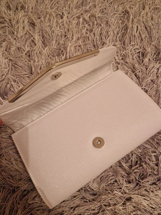 Biała błyszcząca torebka