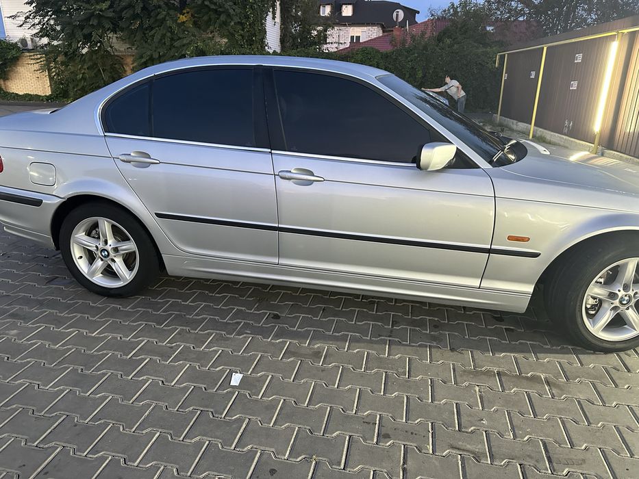 BMW E46 320i (1998)