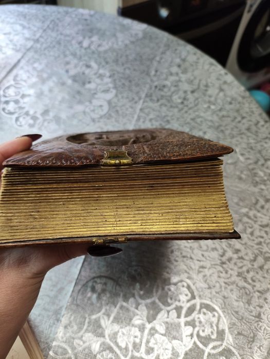 Продам старовинний дерев'яний альбом