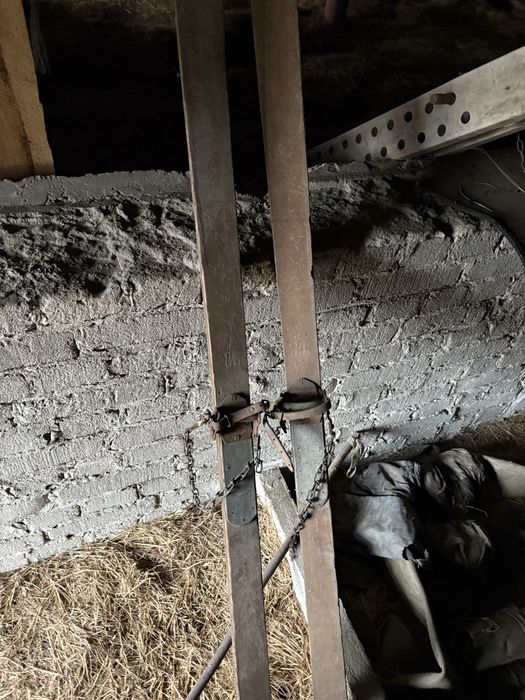 Stare drewniane narty