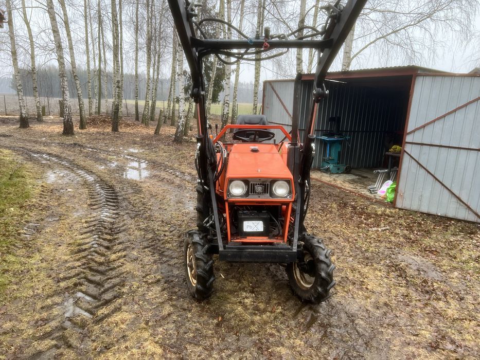 Sprzedam ciągnik Hinomoto