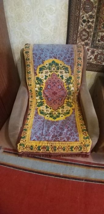 Продам два кресла.