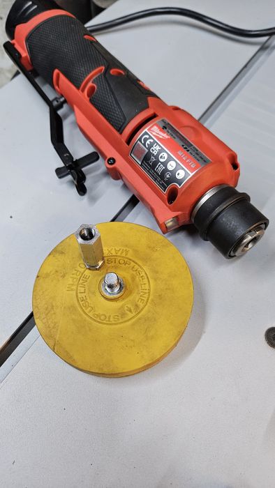 Milwaukee M12 FTB adapter do usuwania kleju