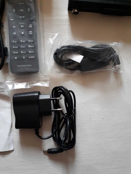 Цифровий ефірний DVB-T2 декодер SHUNWEIQTEK Q265 MINI