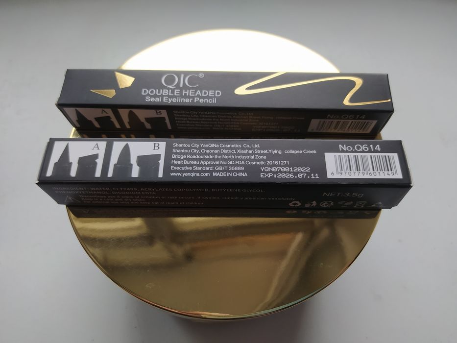 Eyeliner w pisaku z pieczątką pieczątka