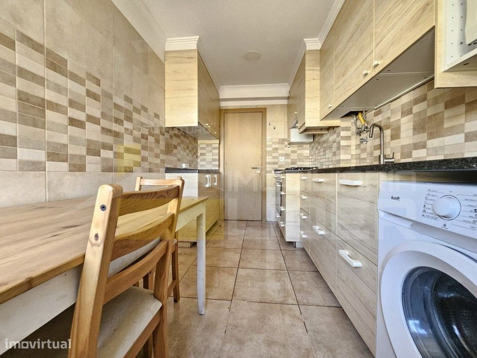 Oferta de Verão oferecemos a escritura.
Excelente Apartamento T3 m...