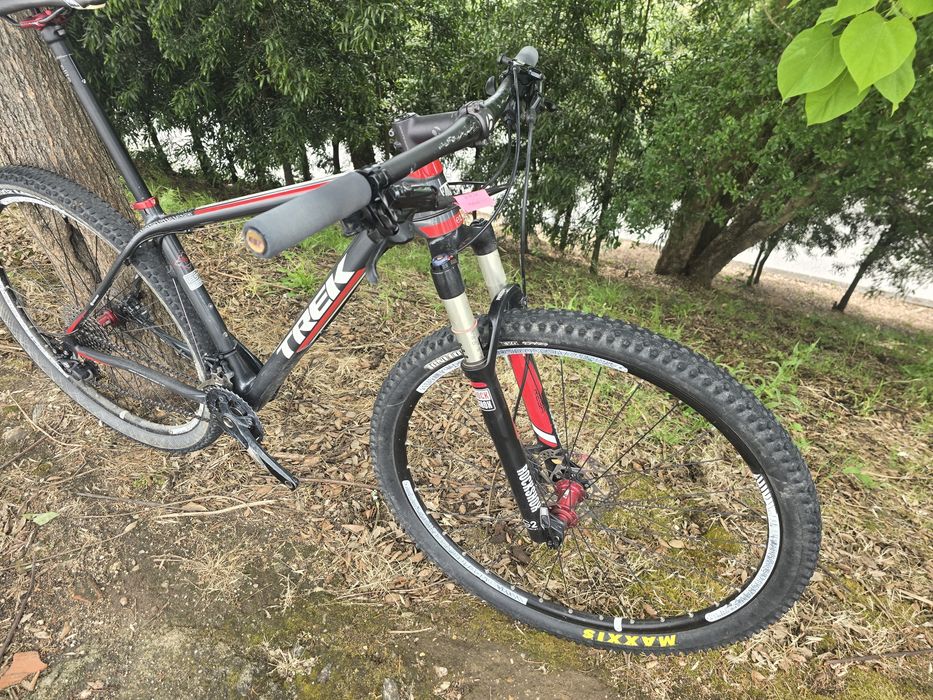 Btt trek carbono 29 m com reba