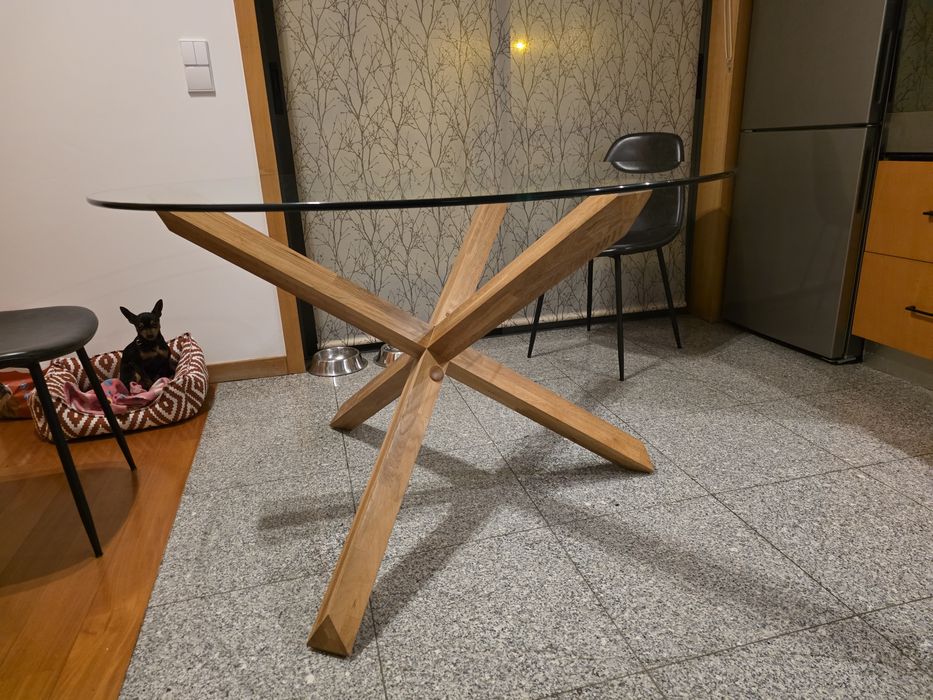 Mesa redonda em vidro