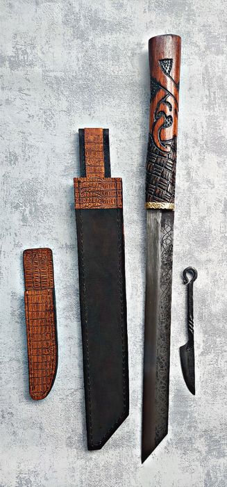 Zestaw dwóch noży z pochewkami