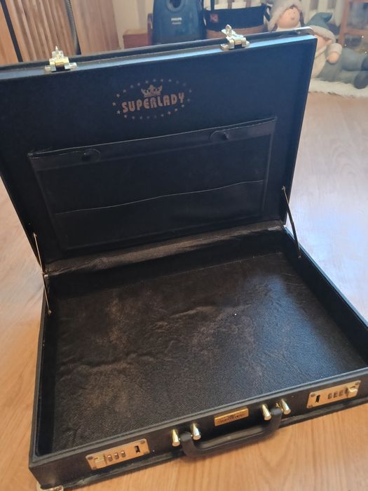 Duża twarda walizka neseser