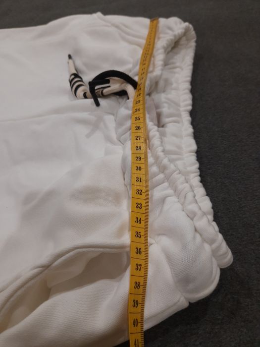 Білі трикотажні штани