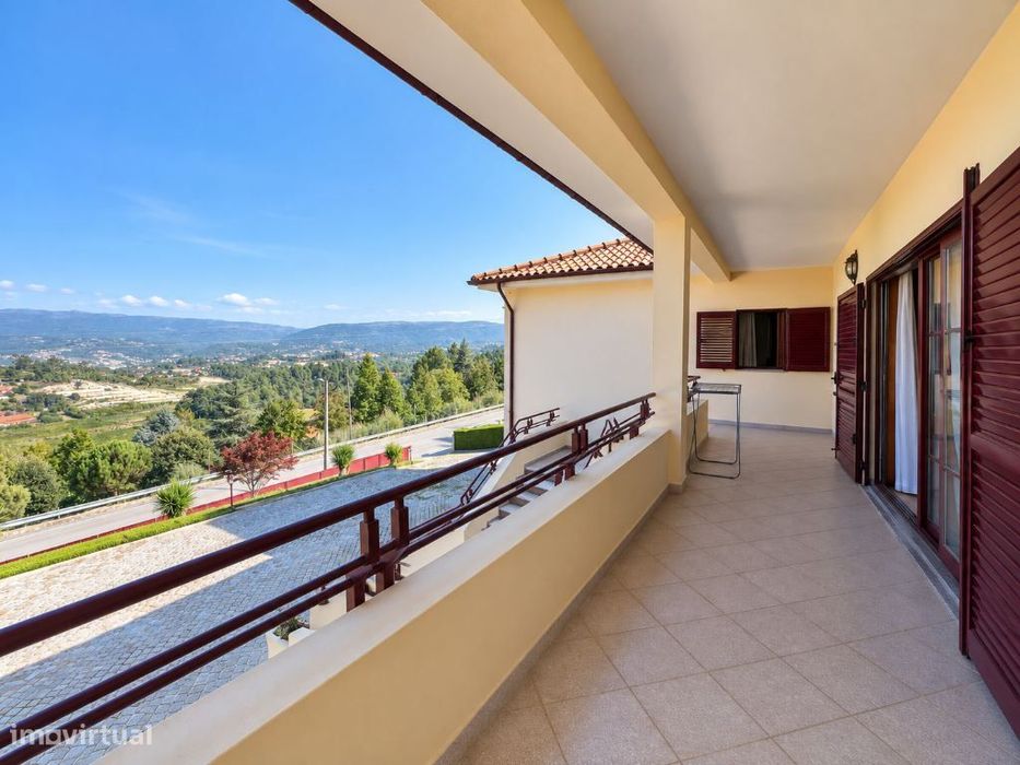 Excelente Propriedade Com Moradia T4 Independente Em Fregim, Amarante