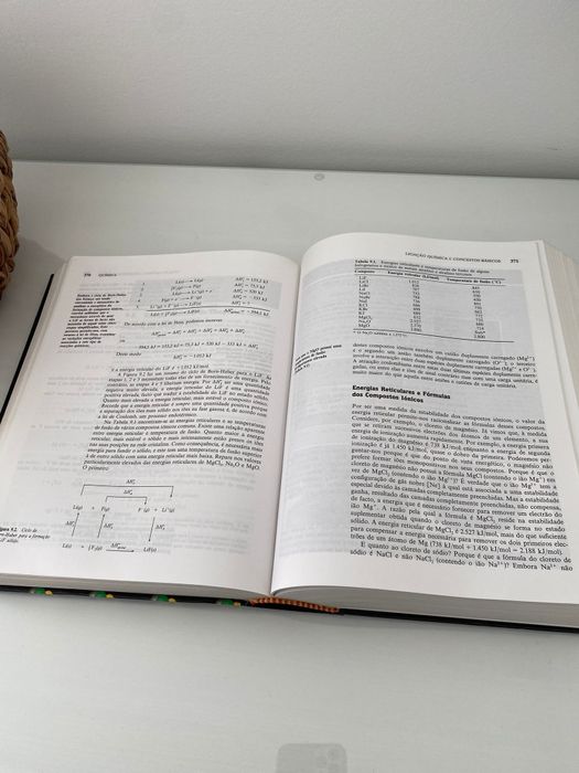 QUÍMICA Chang - Livro em ótimo estado