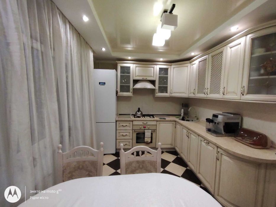 Оренда 3х-кімнатної квартири. Район - Космос.