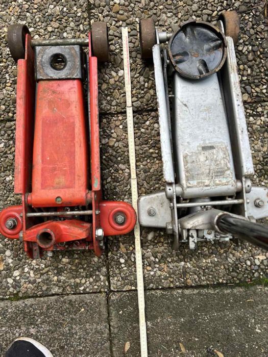 Домкрати з Європи.