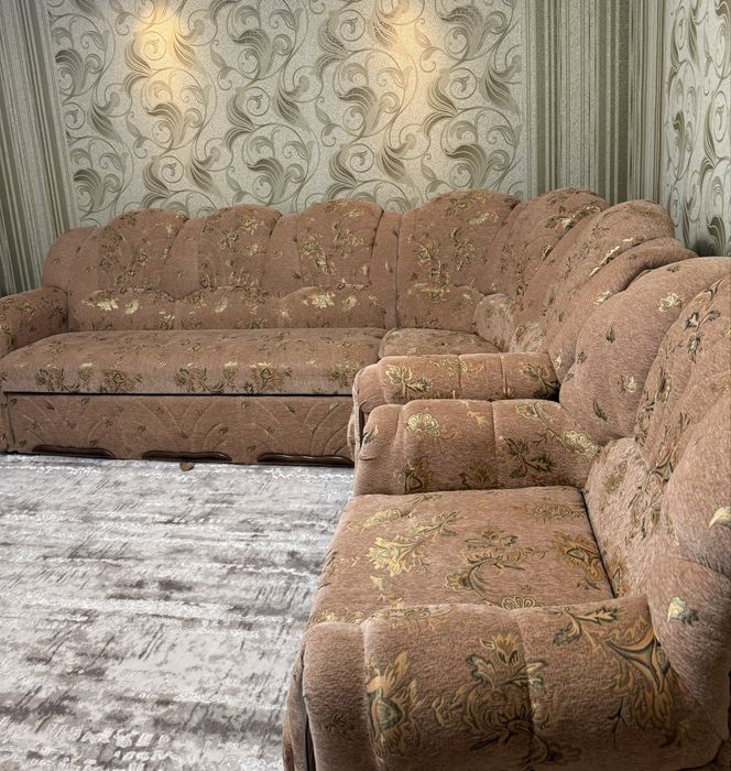 Кутовий диван та крісло