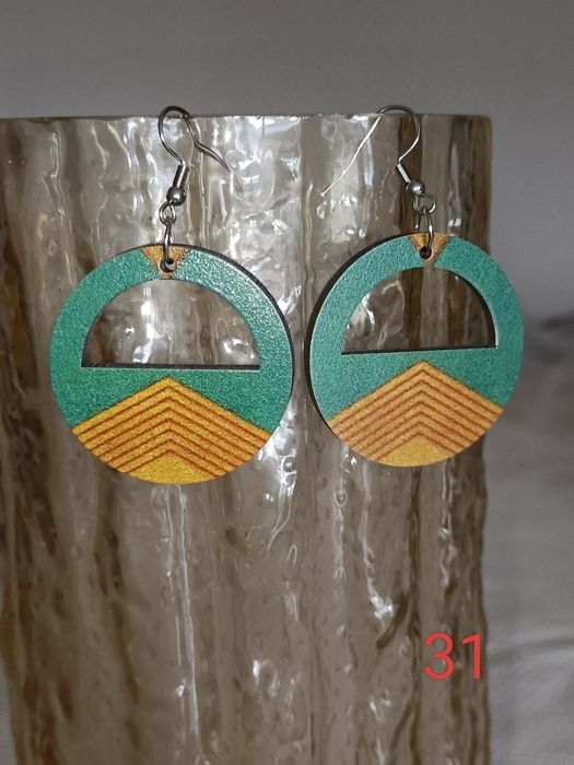 Brincos novos diversos