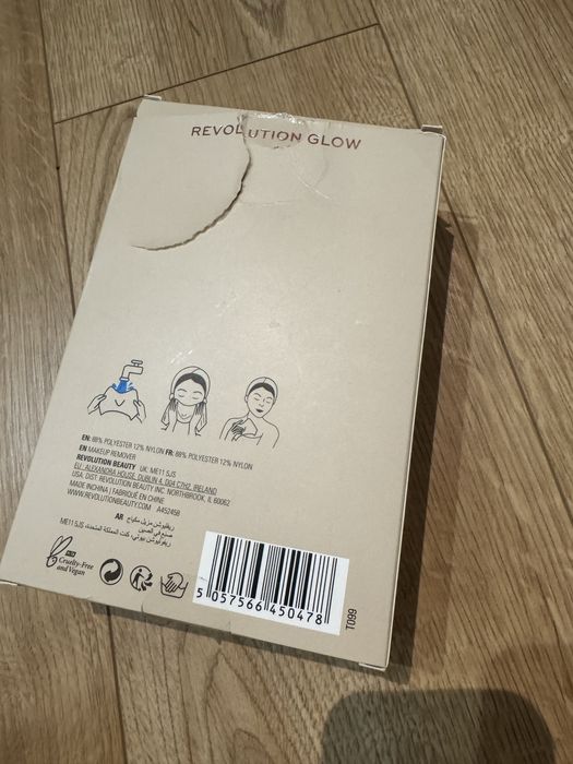 Make up Revolution Glow Body Remover Rękawica do Twarzy i Ciała Pink