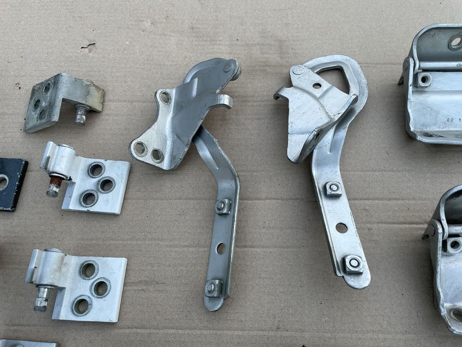 Петли зависы дверей капота на VITO VIANO W 639