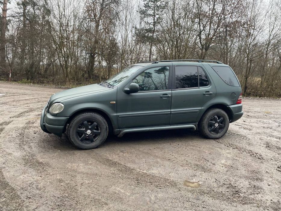 Мерседес МЛ 270 2.7 дизель автомат
Машина в отличном состоянии,сел поехал
По электрике все работает
Полный привод,пониженная все работает
Хорошая зимняя резина 
Смотреть в Ирпене
Торг