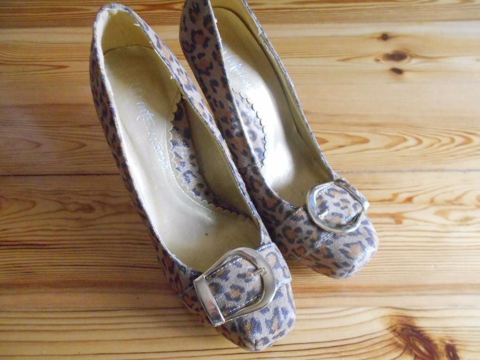 Szpilki w panterkę 36