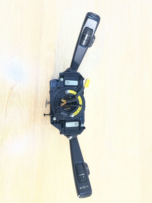 Przełacznik zespolony taśma kierownicy Volvo V40 II