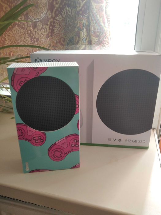 Продам Xbox Series S + 2 джойстика + Геймпас + Система охлаждения