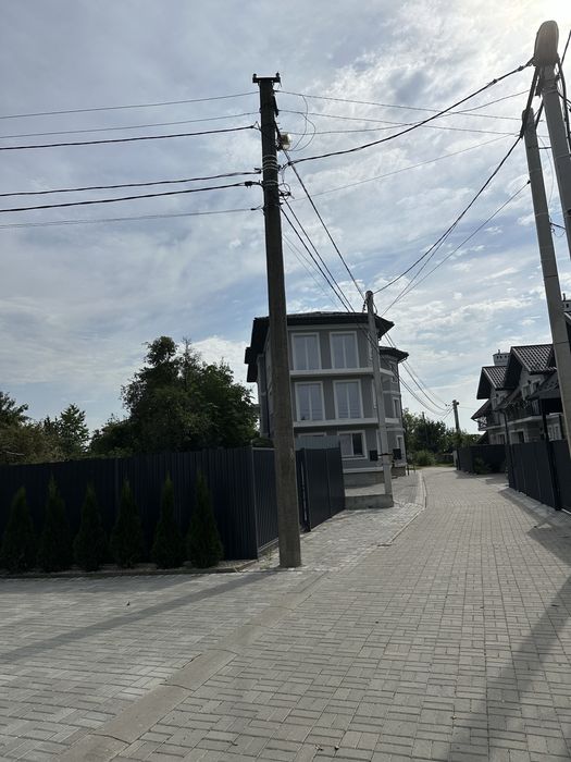 Продається чудова ділянка у м. Львів. Власник - Вид 4
