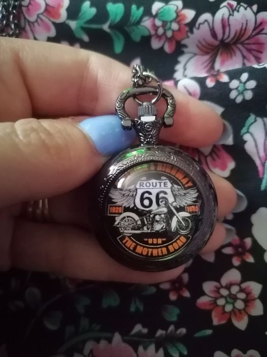 Zegarek nowy na łańcuszku