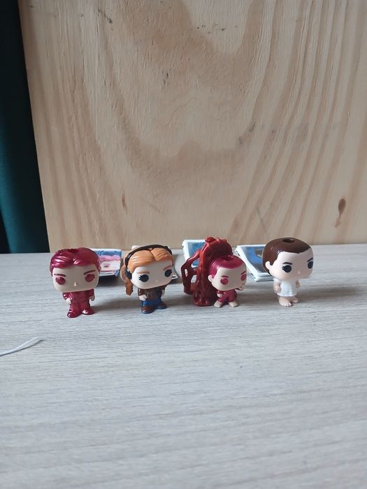 Figurki stranger things kinder joy