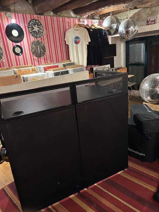 Cabine DJ movel  como  nova