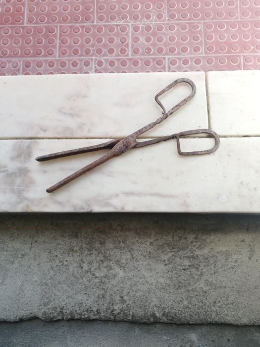 Tenaz Trempe  Antiga em ferro redondo é retangular