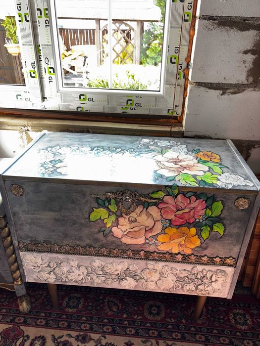 Komoda ręcznie malowana zdobiona