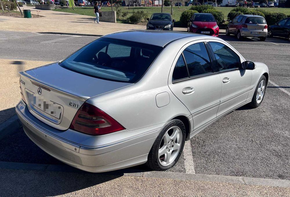 Mercedes-Benz C220CDI Avantgarde - 225 MIL KMS - Impecável