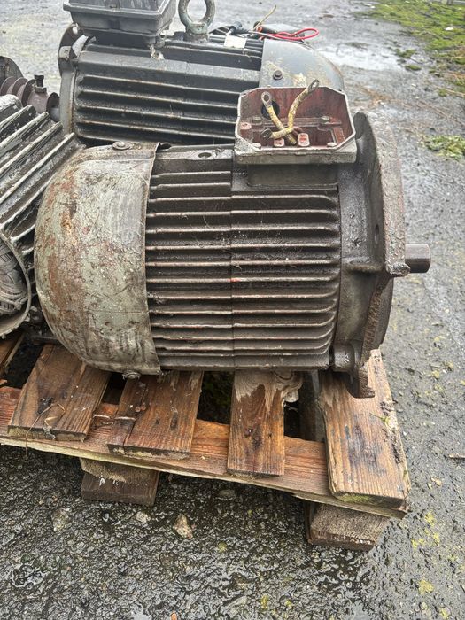 Продам електродвигуни 15кВт, 7,5 кВт, 5,5 кВт