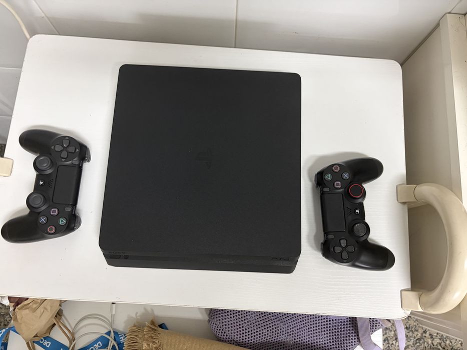 PS4 Slim 500GB + 2 Comandos Originais