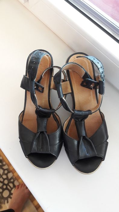 Sandały Ryłko na koturnie r.37