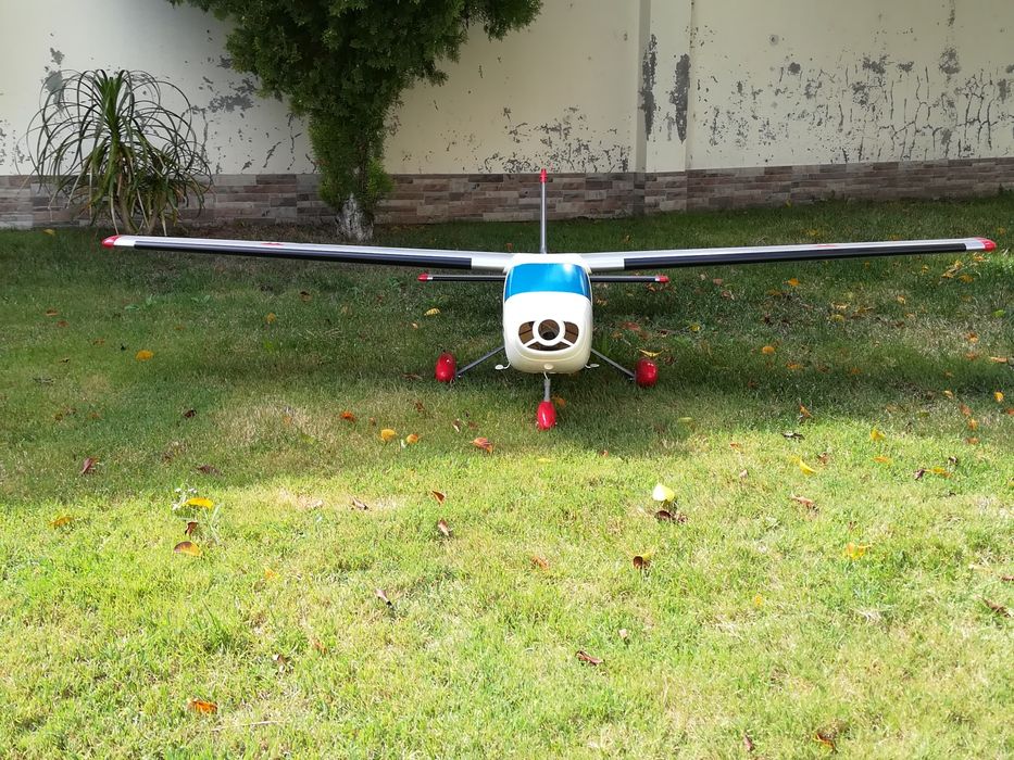 Avião Cesna Cardinal novo