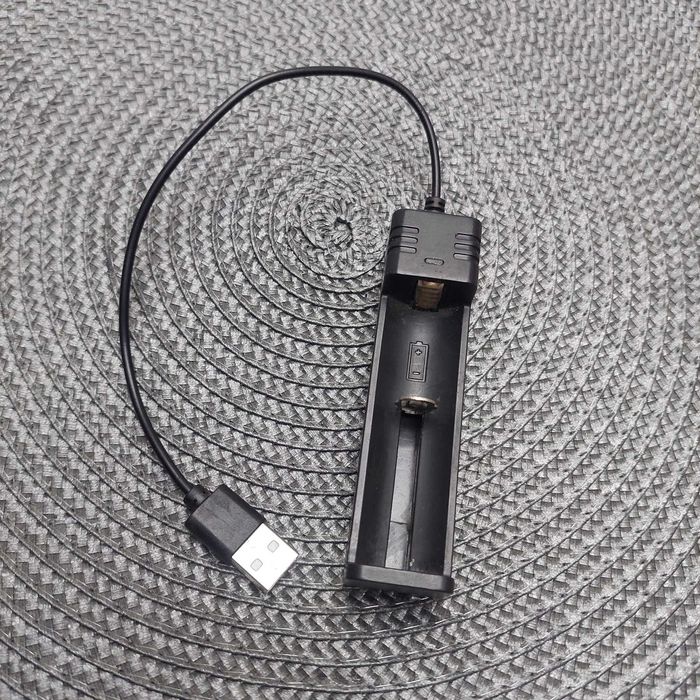 Универсальная юсб зарядка для аккумуляторов на пружинке